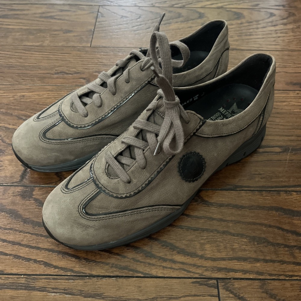 the Mephisto Women's Yael Sneaker brown runoff air jet system 9.5